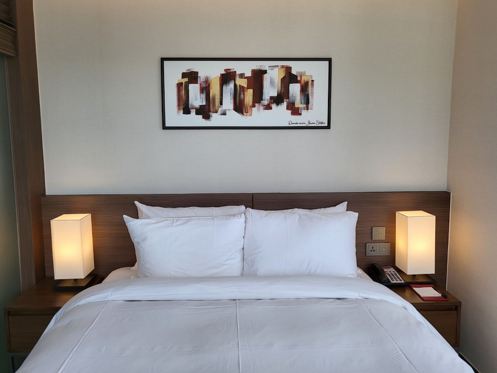 Premier Room, 1 Double Bed, Accessible, Non Smoking (Mobility) - Photo 2