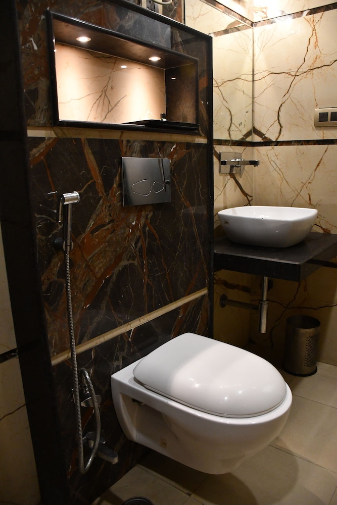 Suite - Photo 3