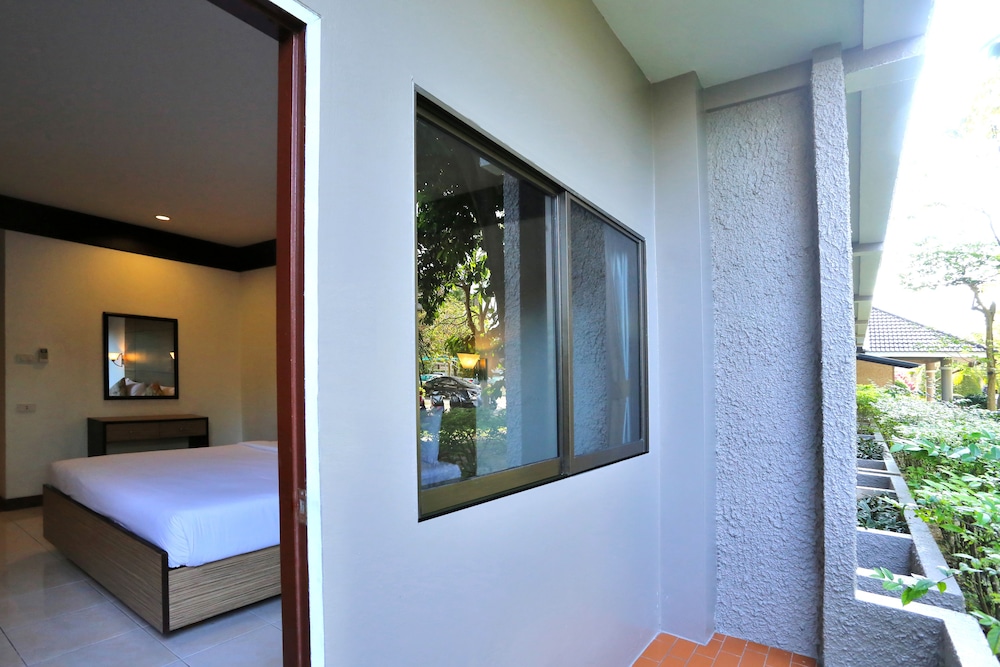 Corner Room - Photo 4