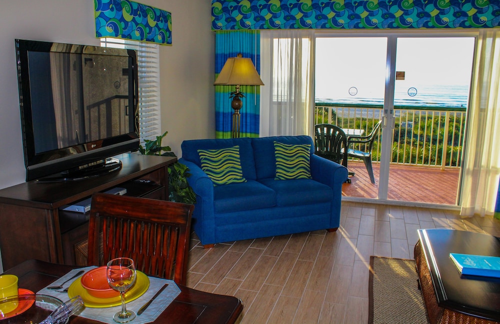 Apartment, 2 Bedrooms, Oceanfront - Photo 3