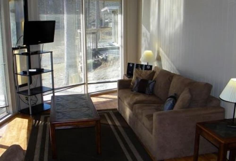 Cabin, 1 Queen Bed with Sofa bed, Non Smoking, Lake View (Linens Included) photo 3