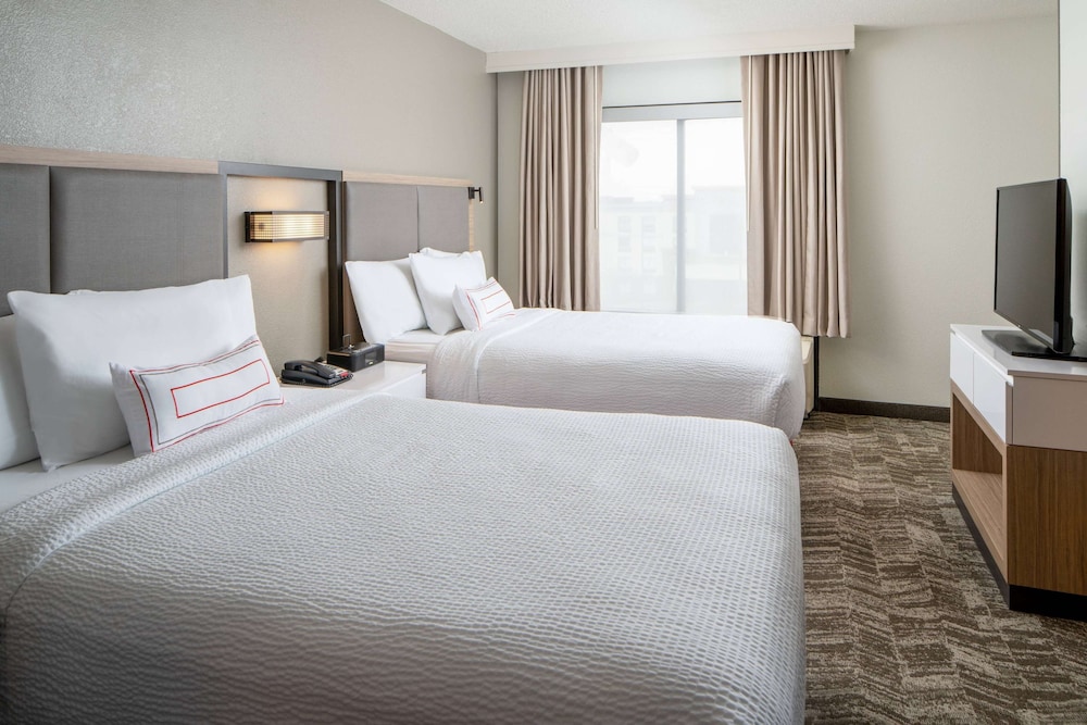 Deluxe Room, 2 Queen Beds photo 2