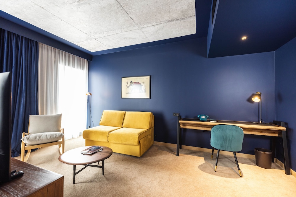 Suite - Photo 7