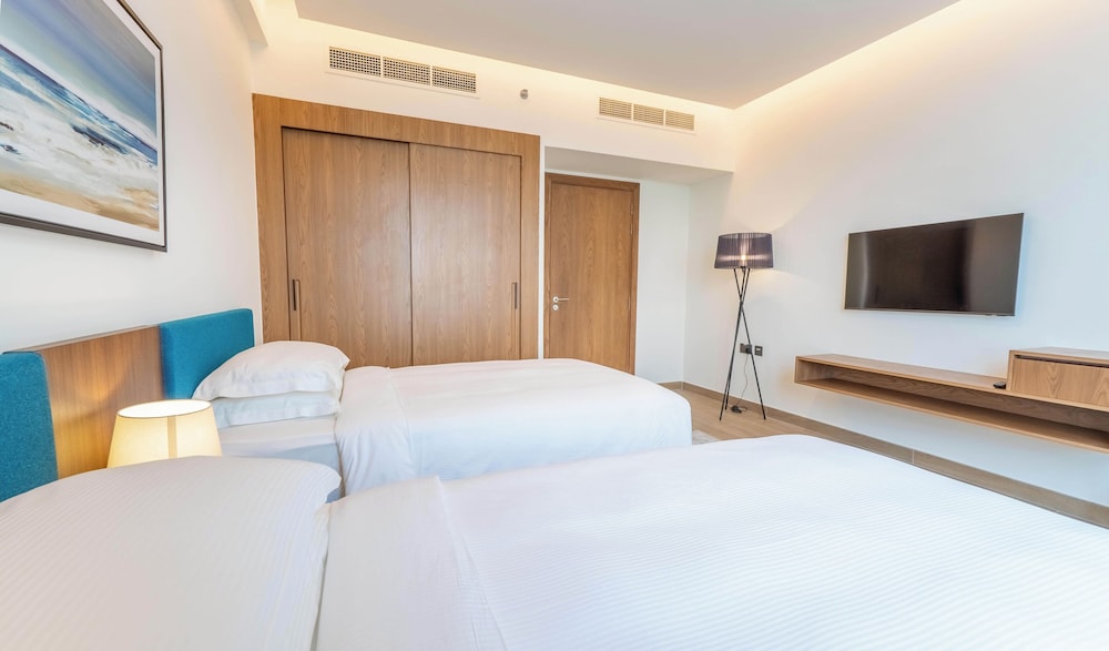 Studio, 2 Twin Beds, City View