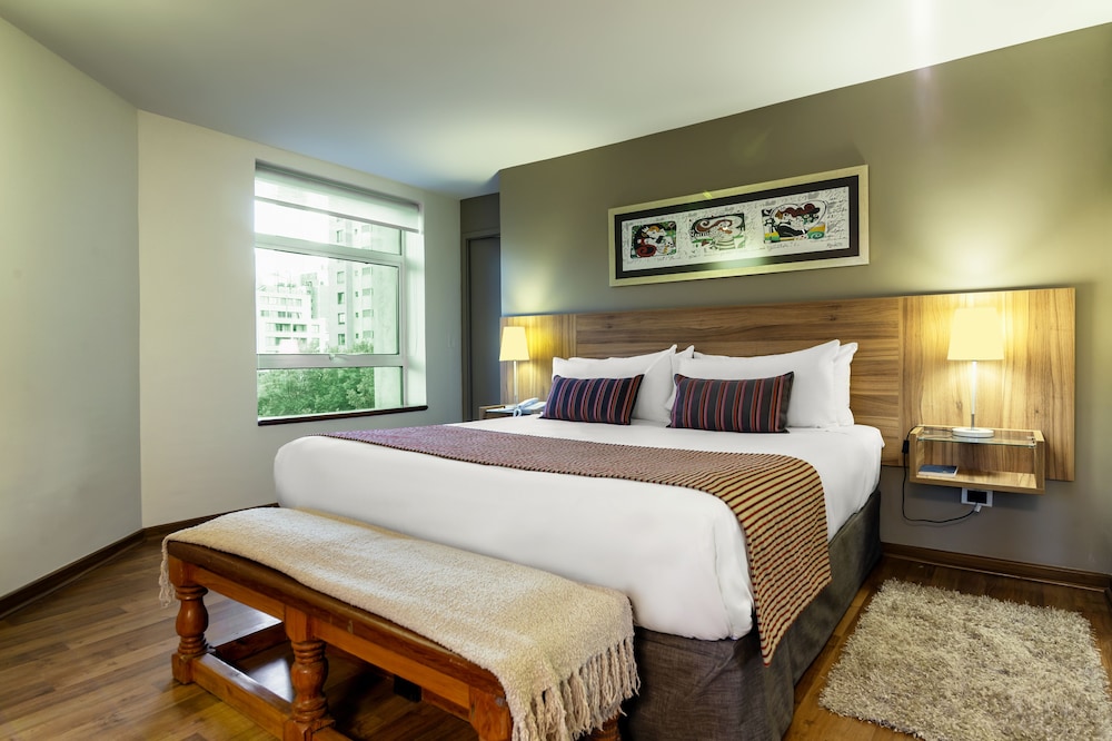 Junior Room, 1 King Bed photo 1