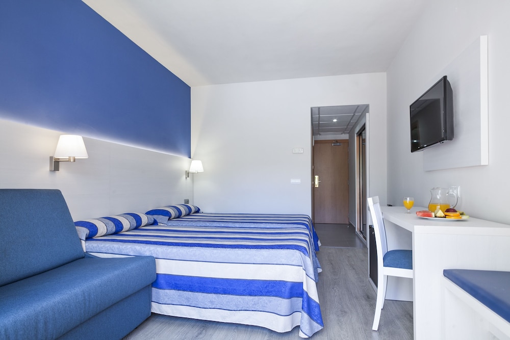Triple Room (2 Adults + 1 Child) photo 2