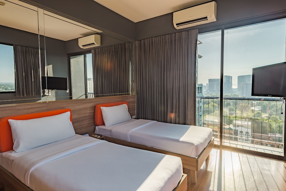 Twin Room with Balcony photo 2