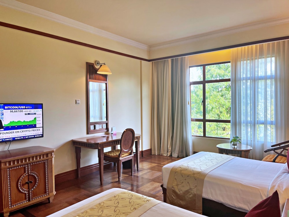 Deluxe Twin Room City View - Photo 5