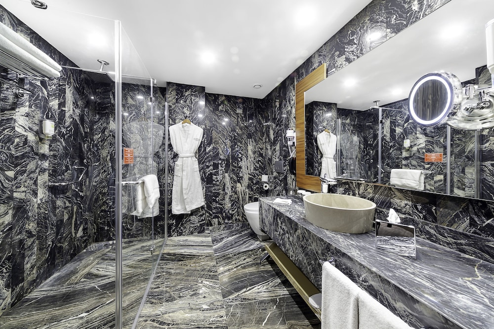 Executive Suite, City View photo 3