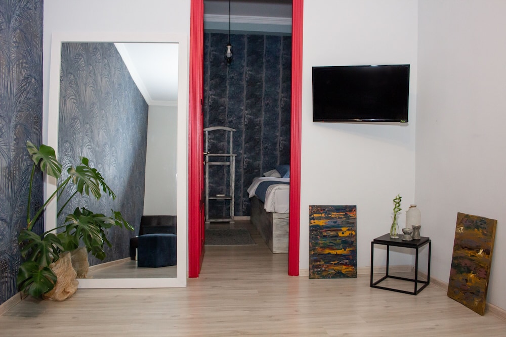 Comfort Apartment, 2 Bedrooms, Garden View photo 2