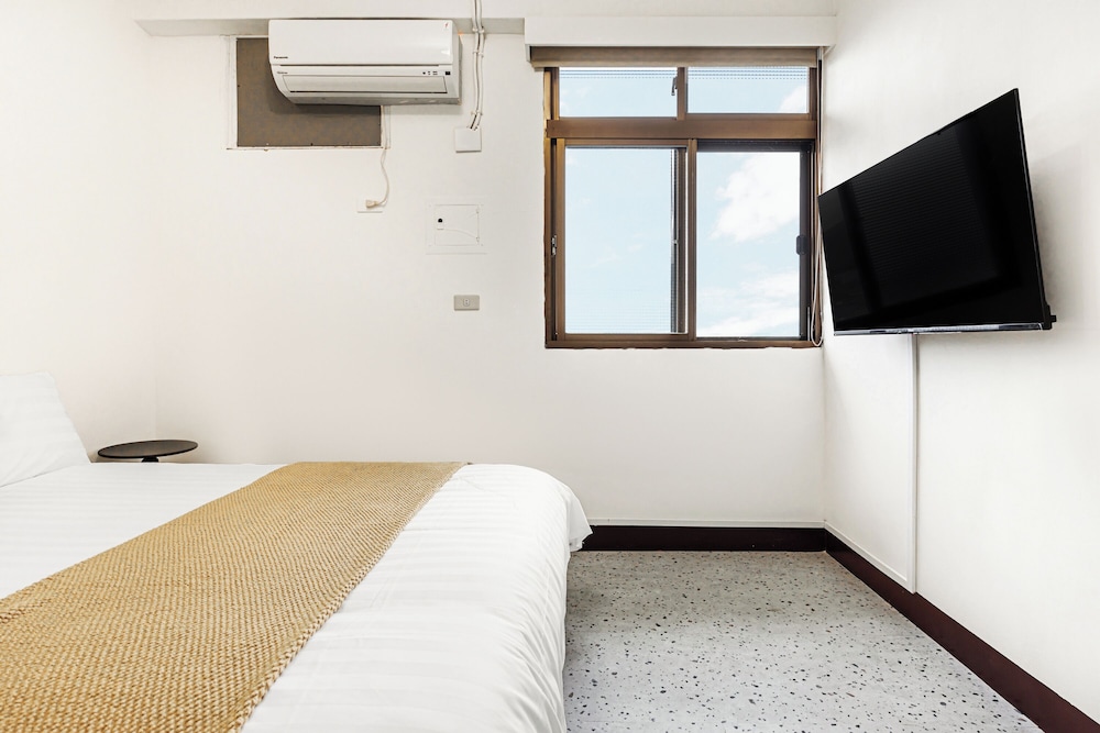 Two-Bedroom Suite - Photo 6