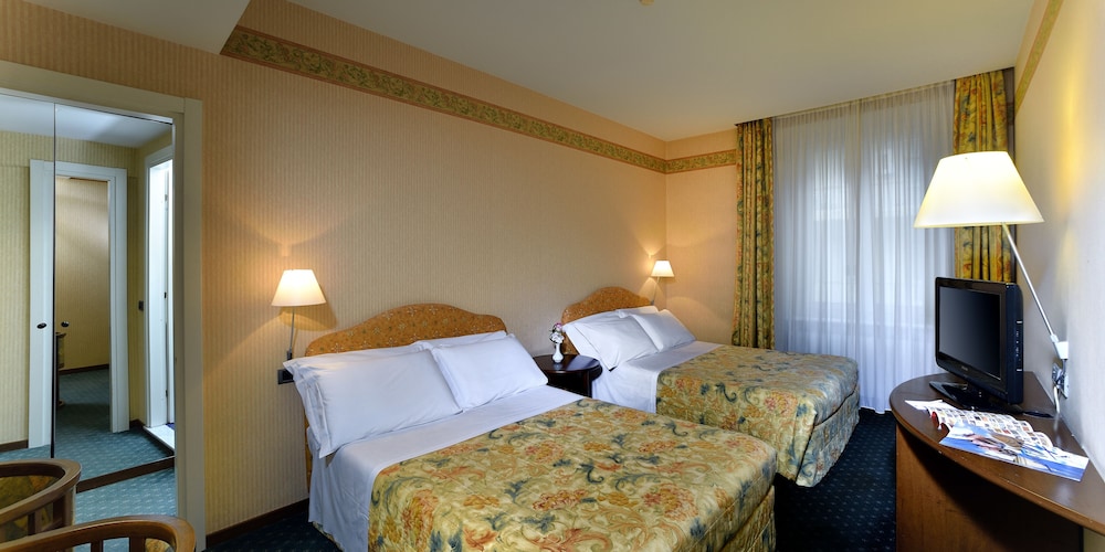 Standard Triple Room, 1 Queen Bed with Sofa bed - Photo 13