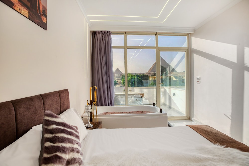 Superior Double Room, 1 King Bed, Non Smoking, Mountain View photo 3