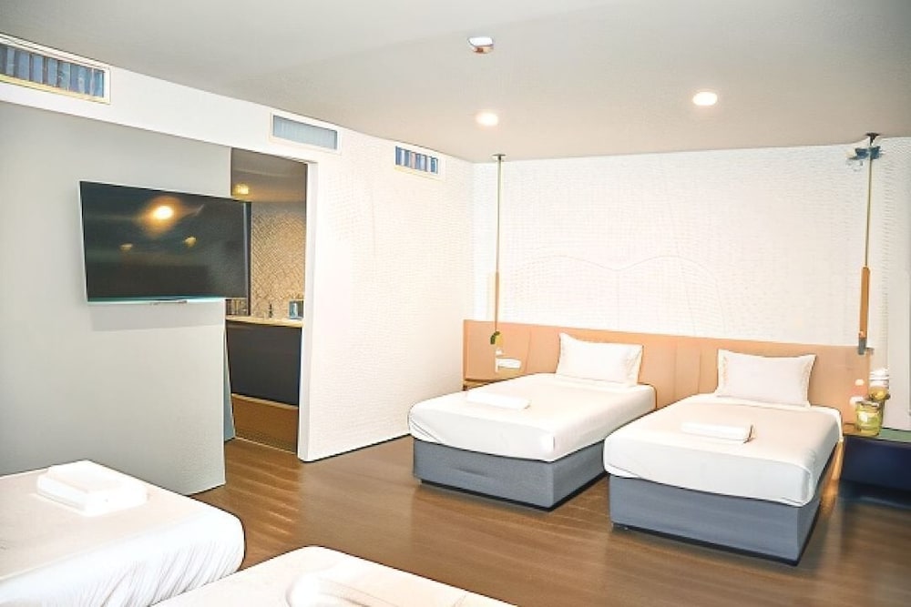 Family Quadruple Room - Photo 1