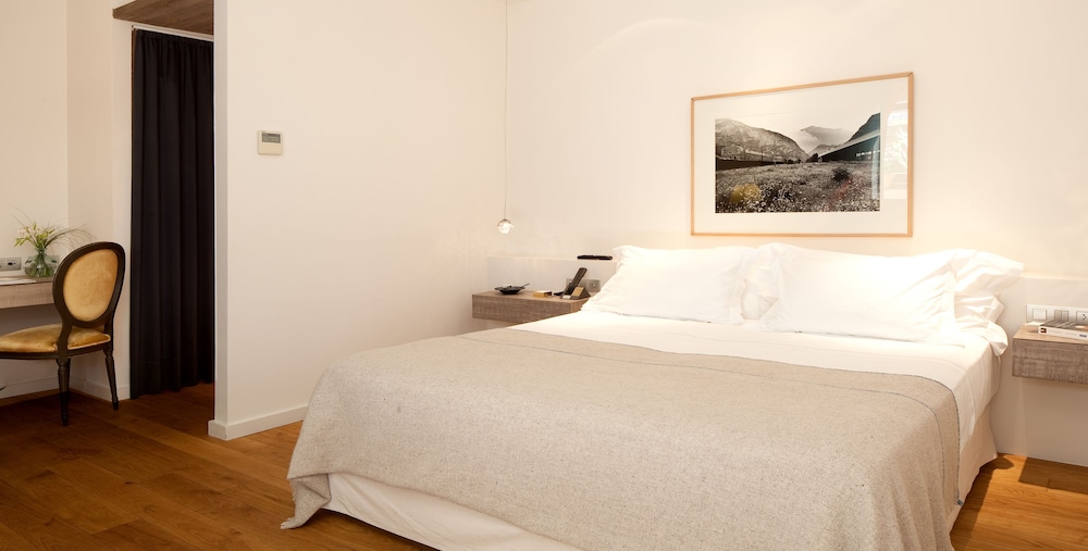 Deluxe Double Room Single Use, City View photo 2
