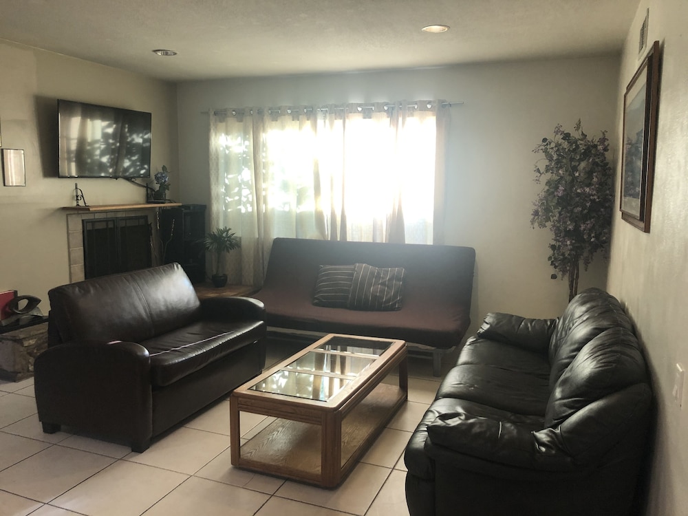 House, 3 Bedrooms, Patio photo 1