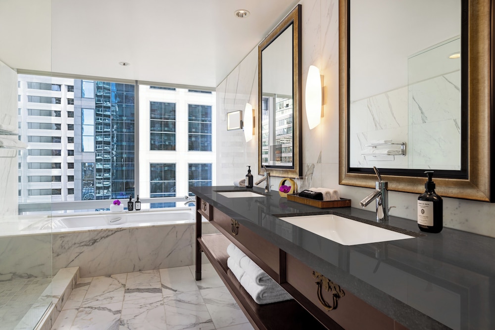 Deluxe Suite, 1 Bedroom, Balcony - Photo 8