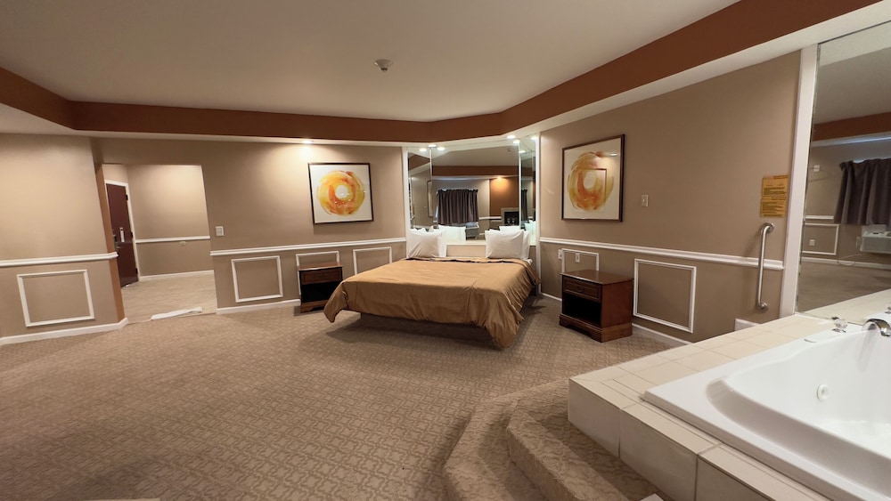Honeymoon Accessible Hot Tub & Fireplace