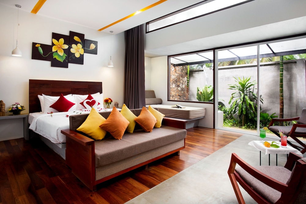 Suite with Bathtub and Terrace