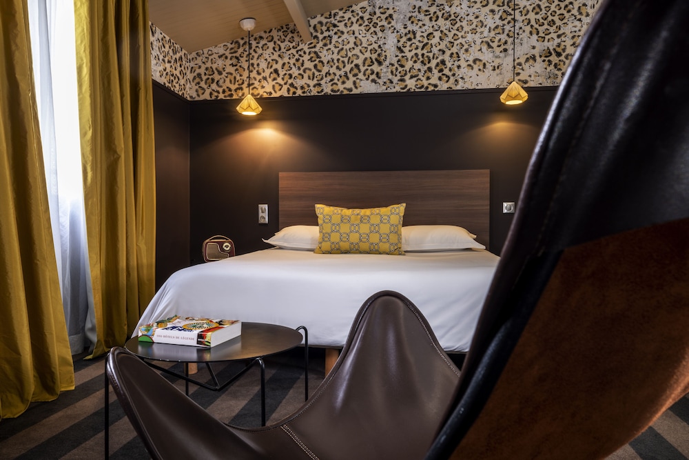 Superior Double Room (Castle or Garden View) - Photo 11