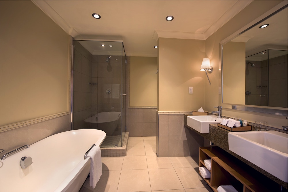 Ground Floor Superior Luxury Family Room - Photo 8