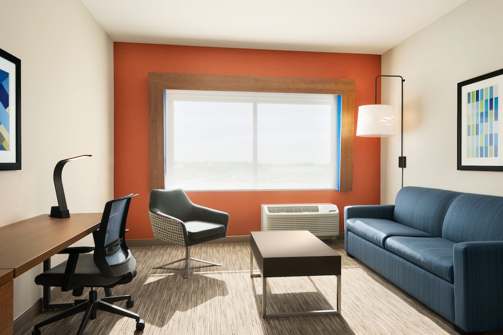 Suite, 1 King Bed - Photo 5
