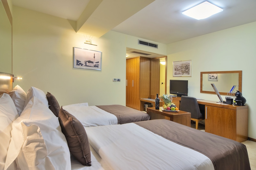 Classic Twin Room, 2 Twin Beds - Photo 6