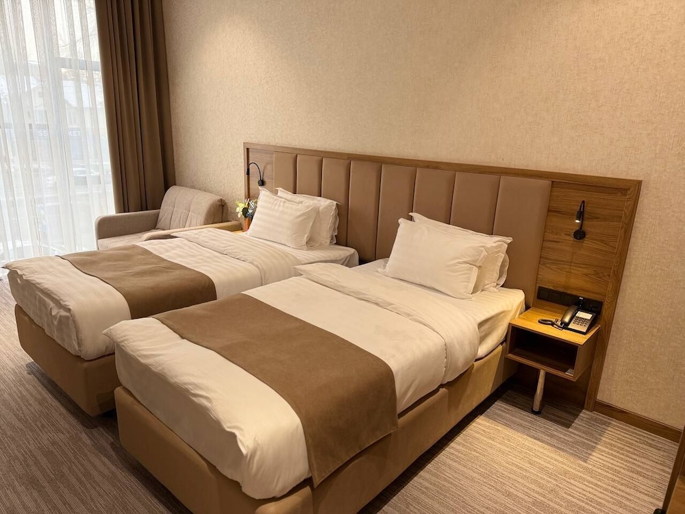 Superior Twin Room, City View