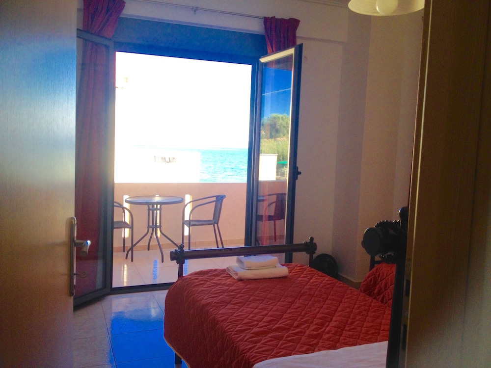 House, 2 Bedrooms, Sea View