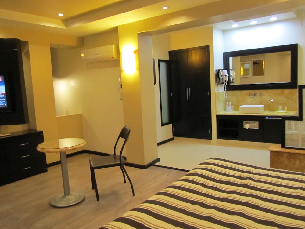 Junior Suite, 1 King Bed photo 2