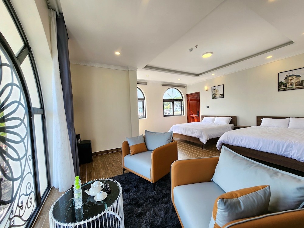 Family Room, 2 Double Beds, City View