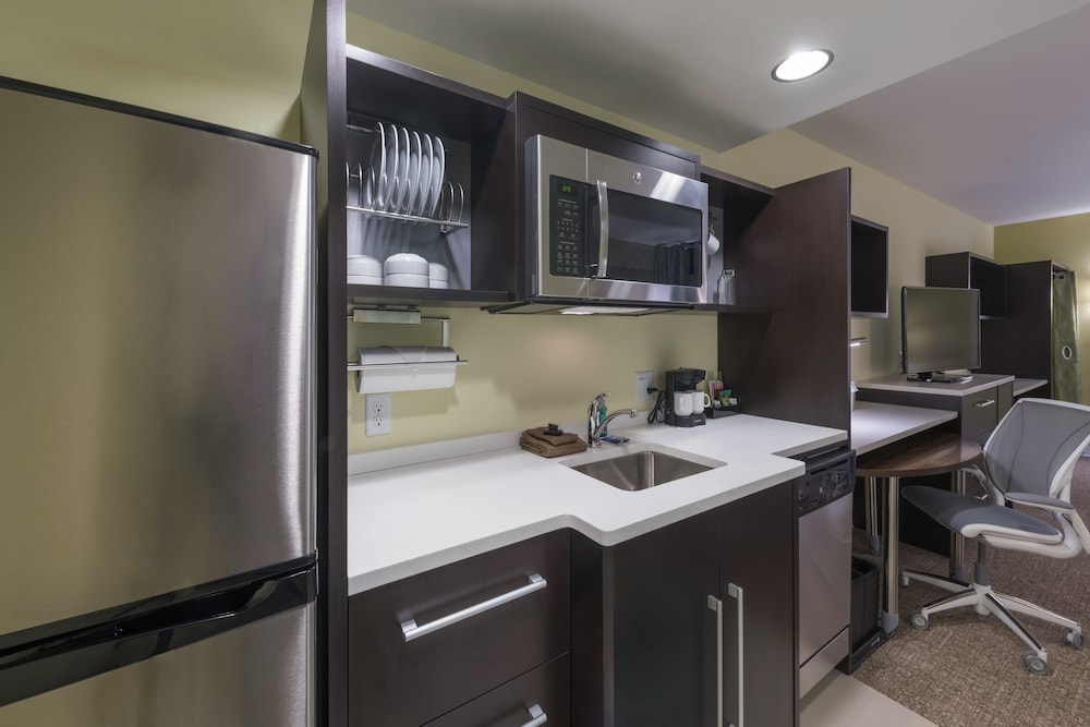 Studio, 1 Queen Bed, Accessible, Bathtub photo 2