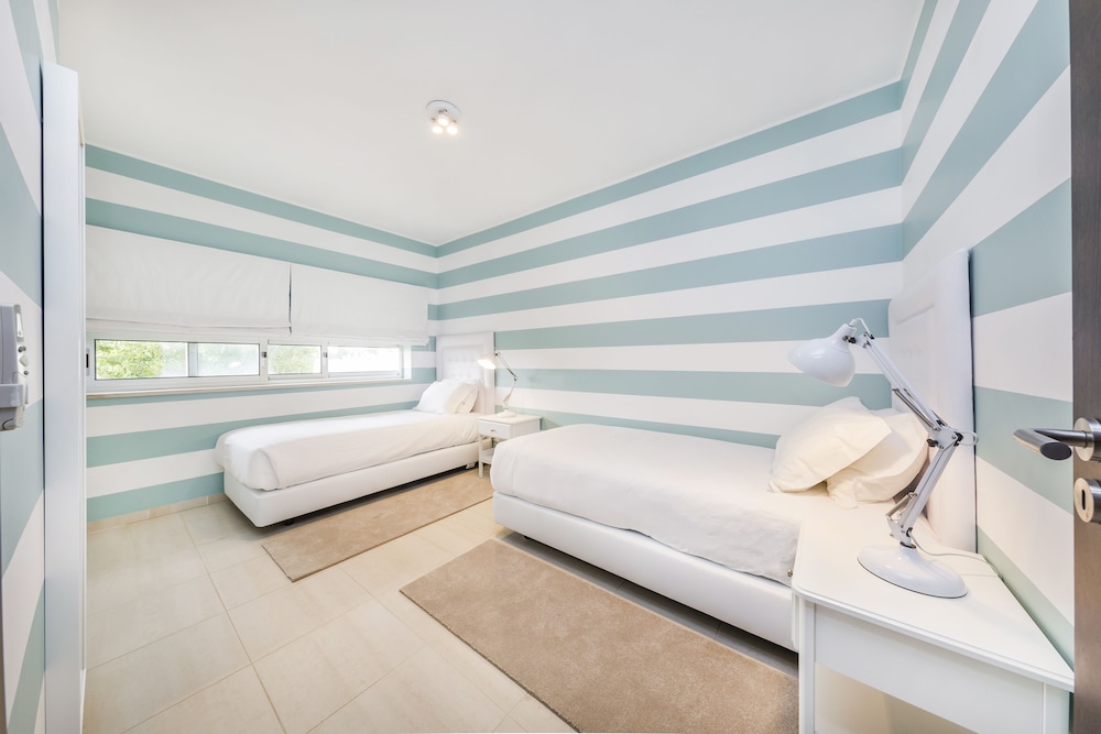Superior Apartment, 2 Bedrooms, Pool View photo 3