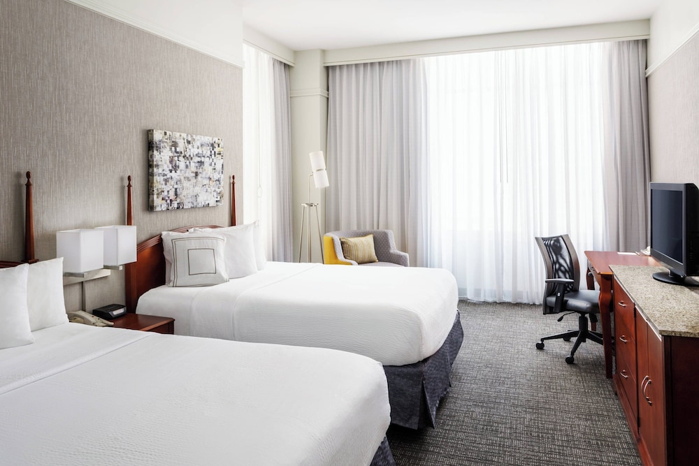 Room, 2 Queen Beds - Photo 1