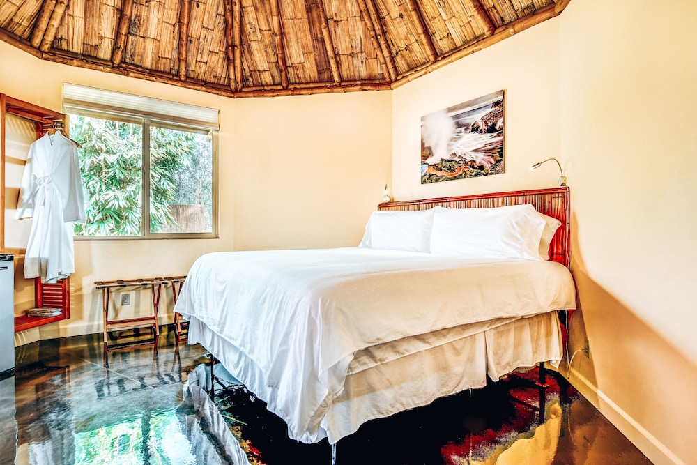 Deluxe Room, 1 Bedroom, Private Bathroom, Garden Area