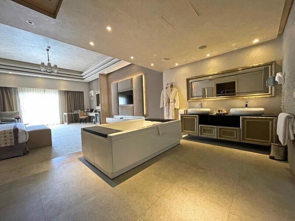 Romance Jacuzzi Suite