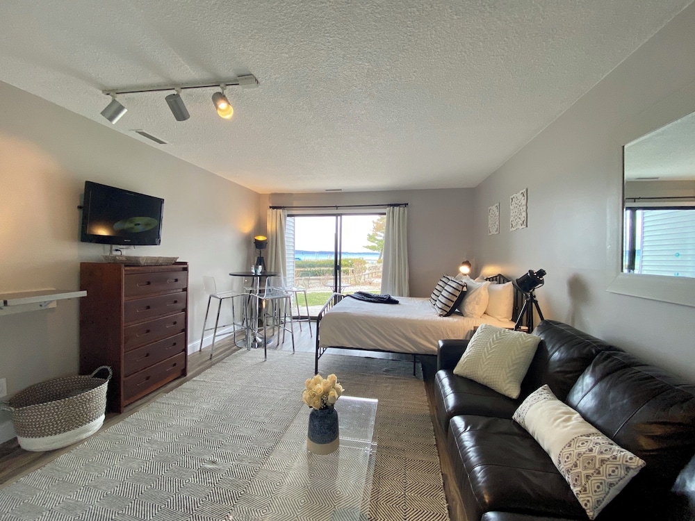 Signature Room, 1 Queen Bed with Sofa bed