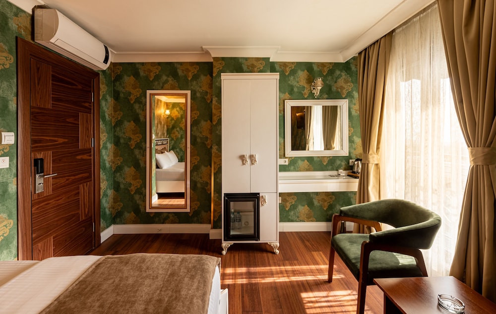 Family Triple Room, City View photo 2