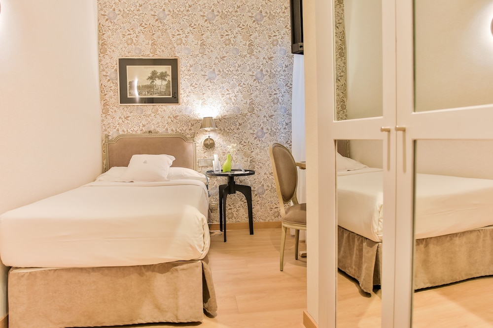 Single Room - Photo 3