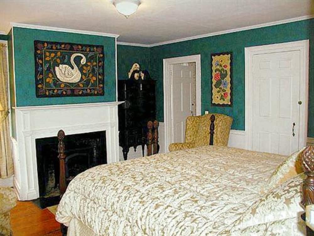 Deluxe Room, 1 King Bed photo 1