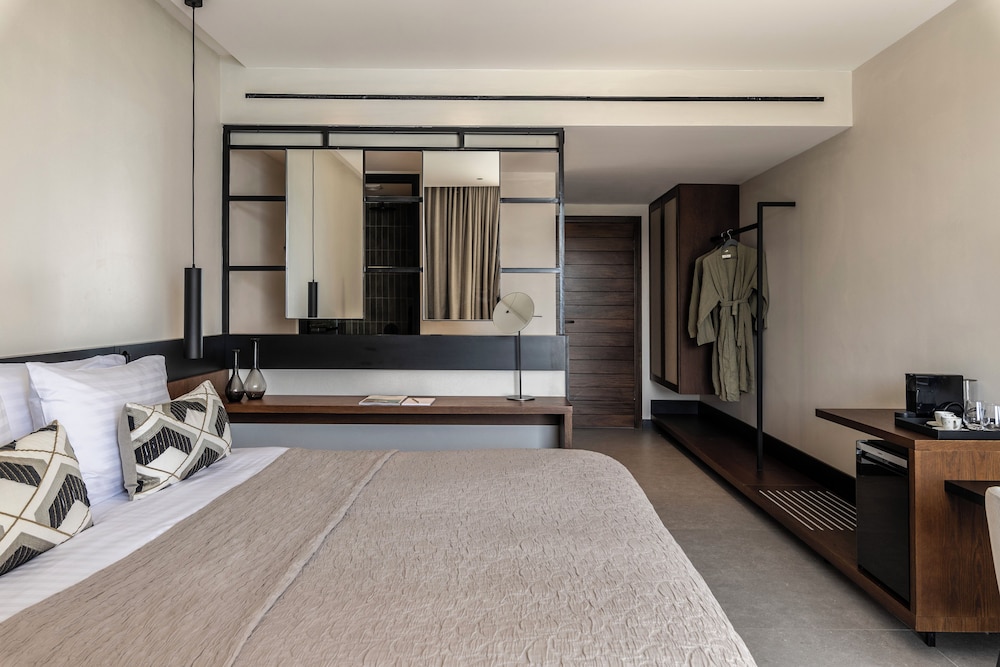 Superior Suite, Partial Sea View