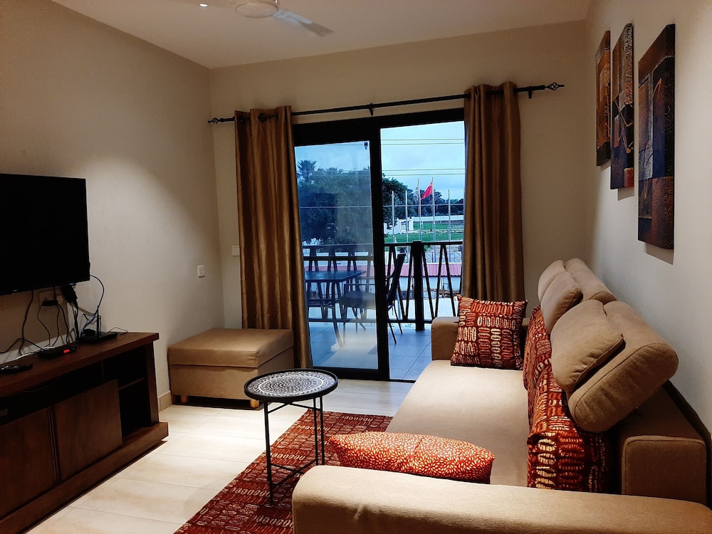 Comfort Apartment, 1 Bedroom, Balcony, Park View (E15-Top Floor)