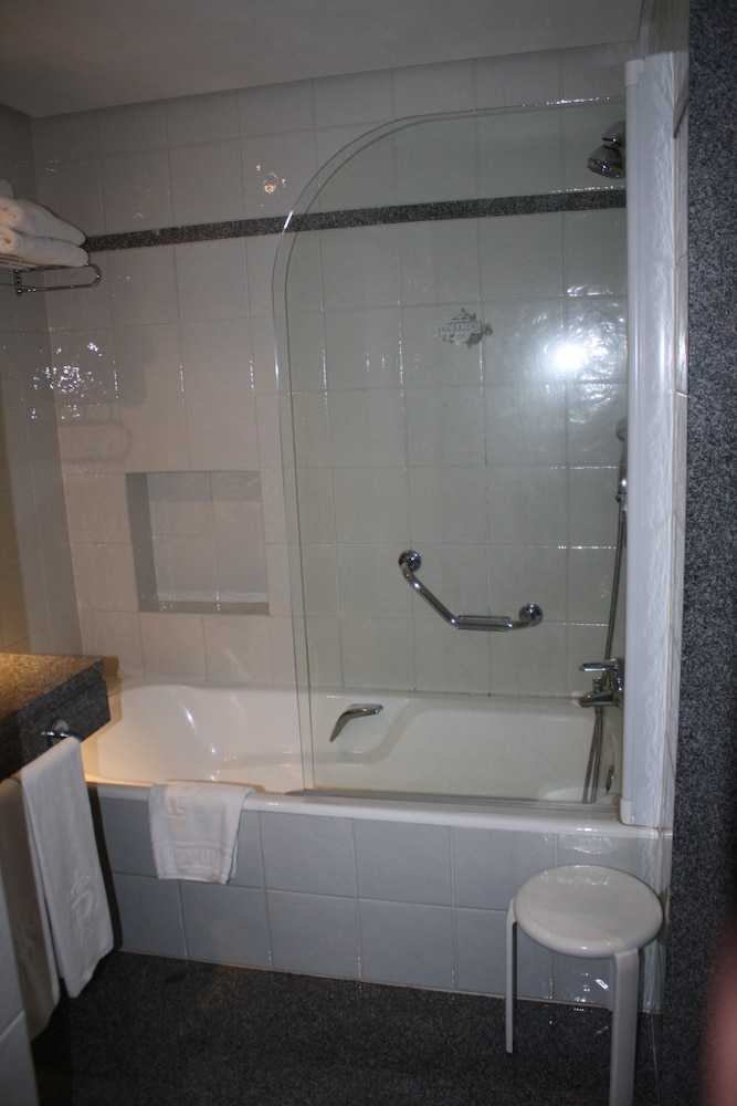 Standard Twin Room - Photo 7