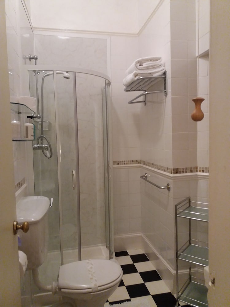 Standard Double Room, Ensuite - Photo 5