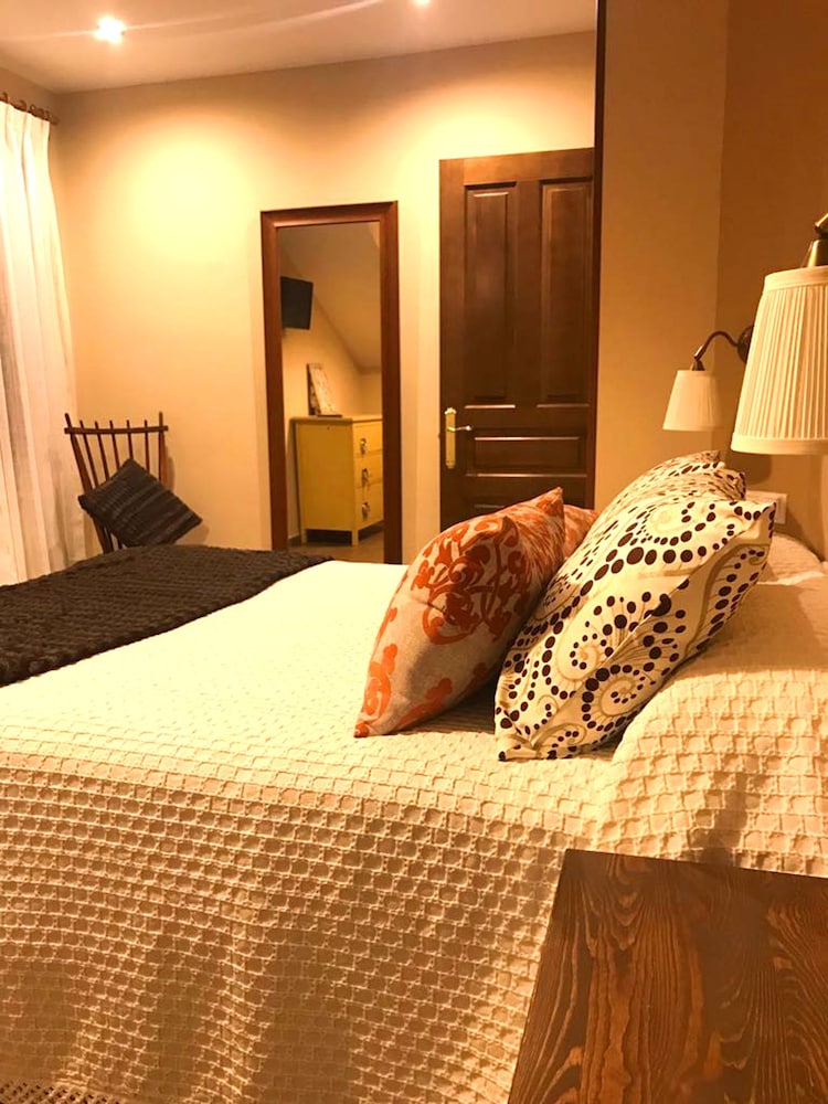 Penthouse, 2 Bedrooms, Balcony, Mountain View photo 2