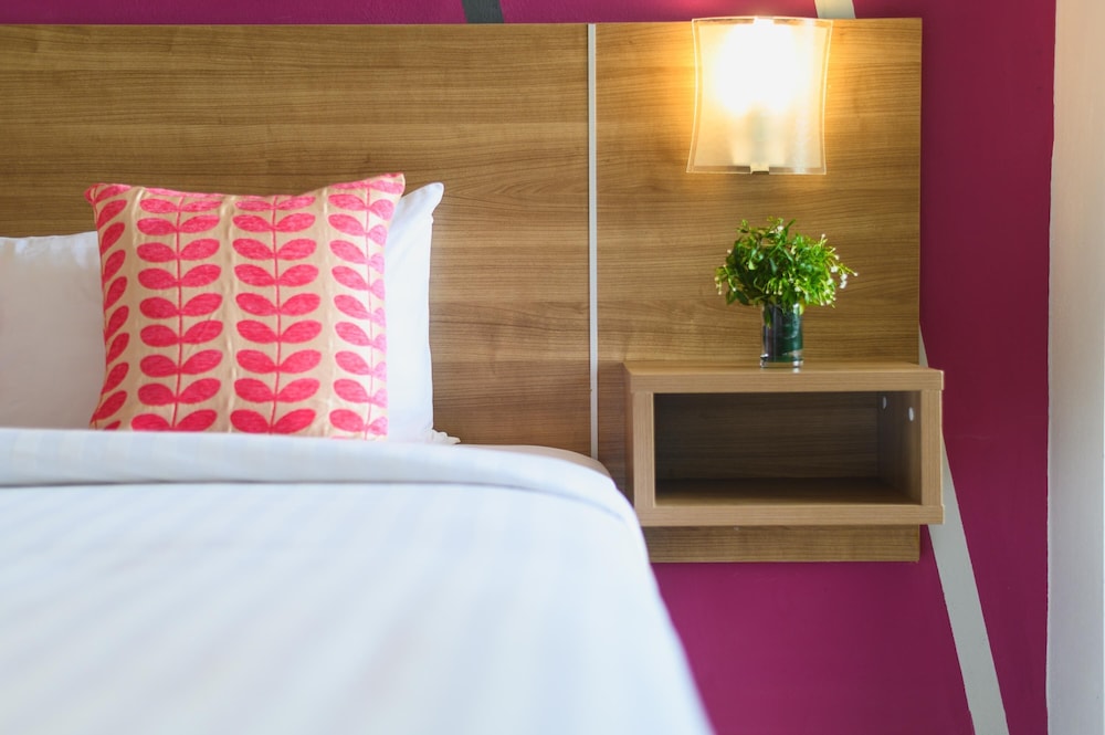 Superior, 1 King Bed, Non Smoking, City View - Photo 8