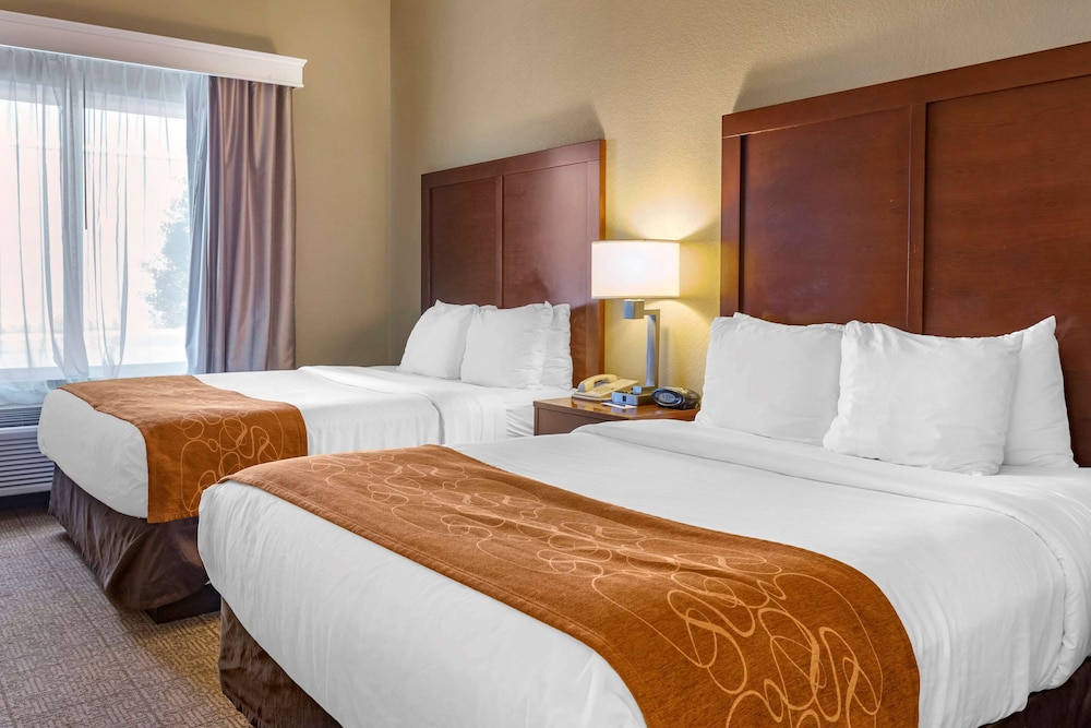 Suite, 2 Queen Beds - Photo 2