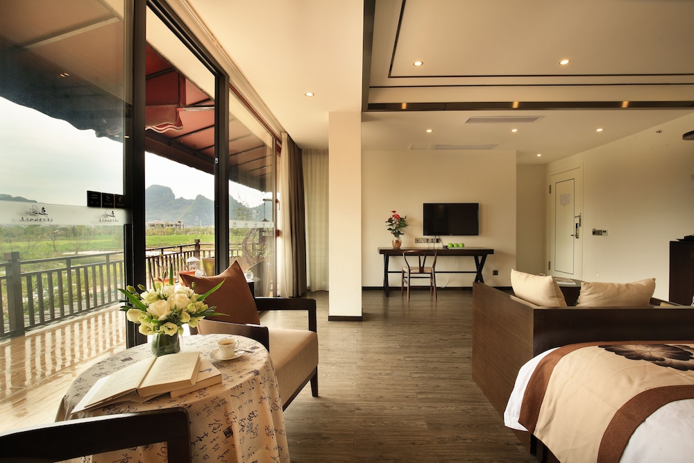 Panoramic Double Room, 1 Bedroom, Bathtub, Mountain View photo 3