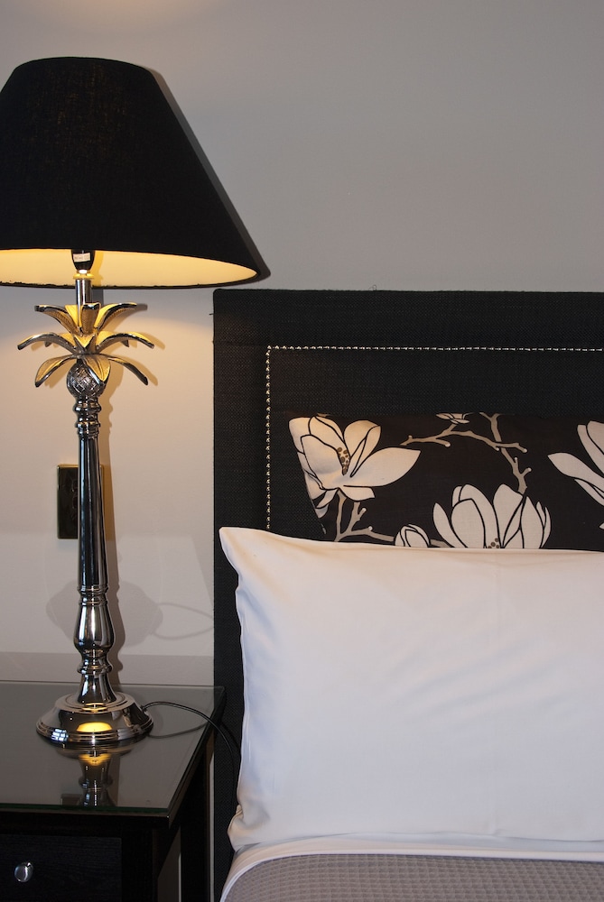 Junior Suite King with Lake View photo 2