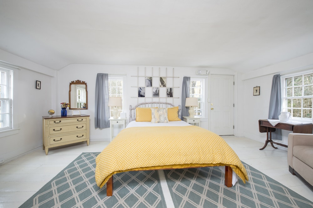 Carriage House Suite, Two Bedrooms photo 1